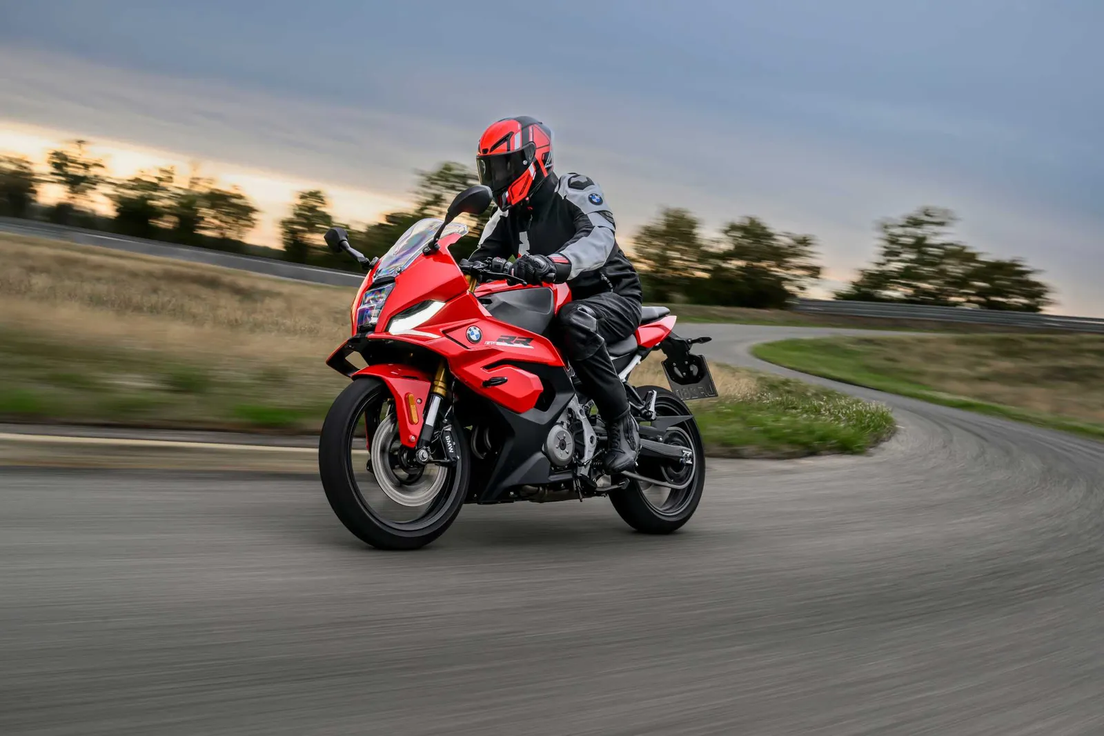 BMW Motorrad präsentiert die neue BMW F 450 RR.